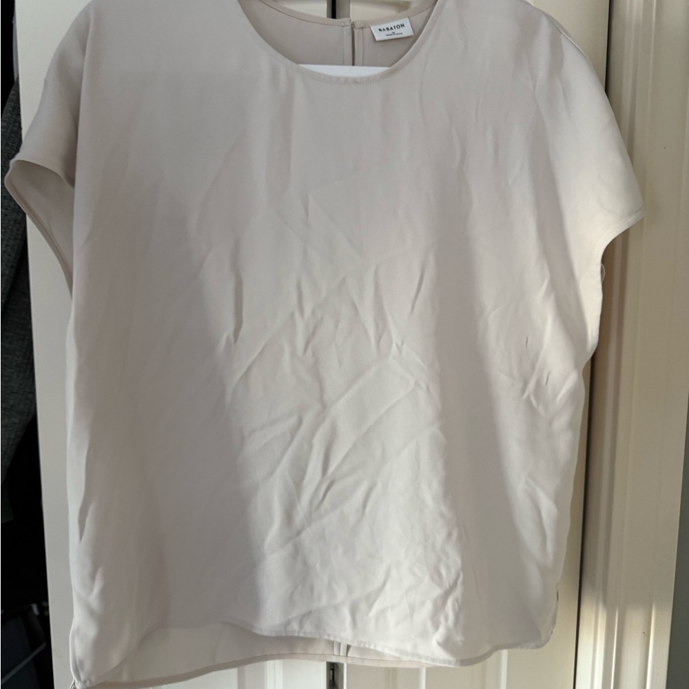 Aritizia Babaton Cream Women's silky top size medium